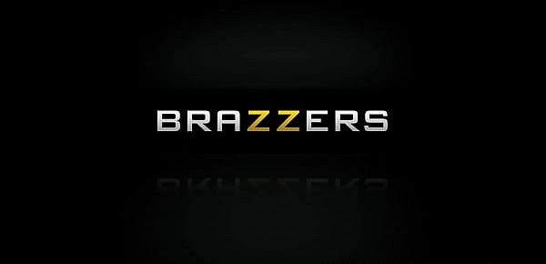  Brazzers - Mommy Got Boobs - (Ariella Ferrera, Nino Polla) - Trailer preview